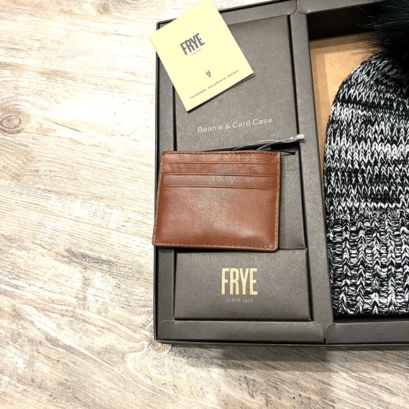 NEW Frye 🌟 Black Marbled Beanie and Card Case 🎁 Gift Set - Picture 4 of 6
